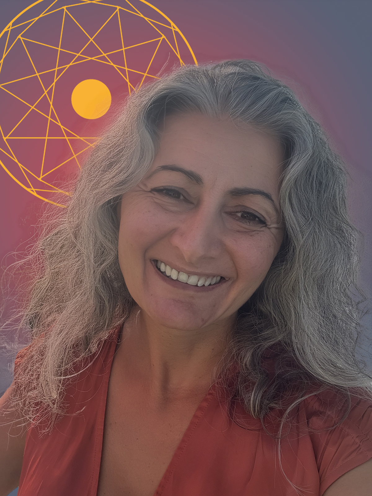 Ebru Maier-Ergü, spirituelle Mentorin für Business & Bewusstsein, Portraitfoto – unterstützt Unternehmer:innen, Führungskräfte und Privatpersonen dabei, äußeres Wirken und inneres Sein in Einklang zu bringen.